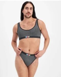 Mannequin homme barbu en bikini