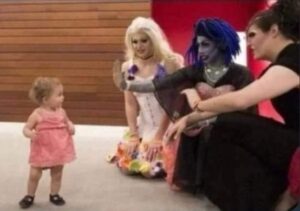 Trans face à bébé